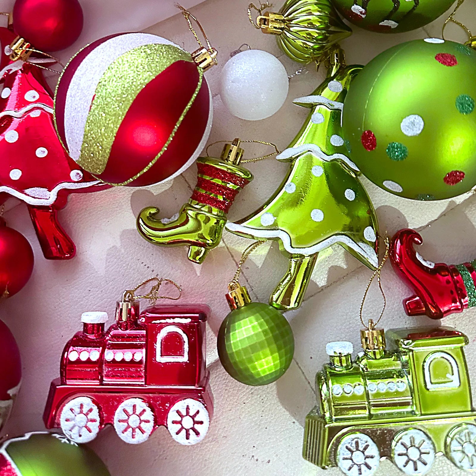 🎄 Grinch Kerstballen Set - 9, 12 of 34 ballen!